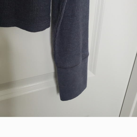 Aerie Gray Waffle Knit Thermal Cropped Long Sleeve Top - Picture 5 of 7